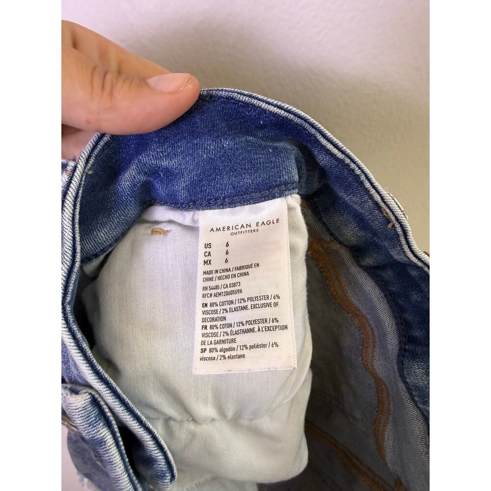 American Eagle Curvy Hi Rise Shortie Denim Shorts Distressed Size 6 - Picture 4 of 7